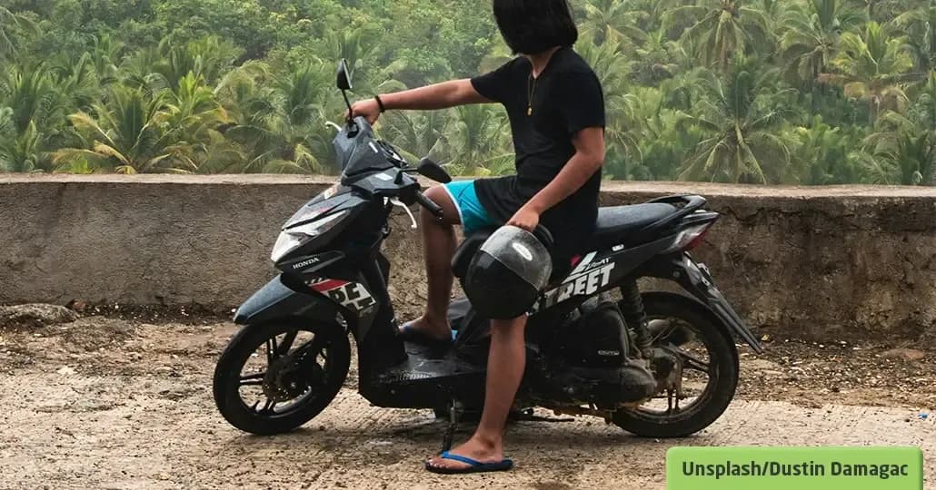3 Dampak Negatif Matikan Motor Matic Pakai Standar Samping