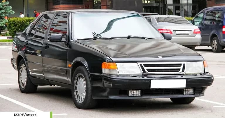 Mobil Bekas di Atas 10 Tahun. (123RF/artzzz)