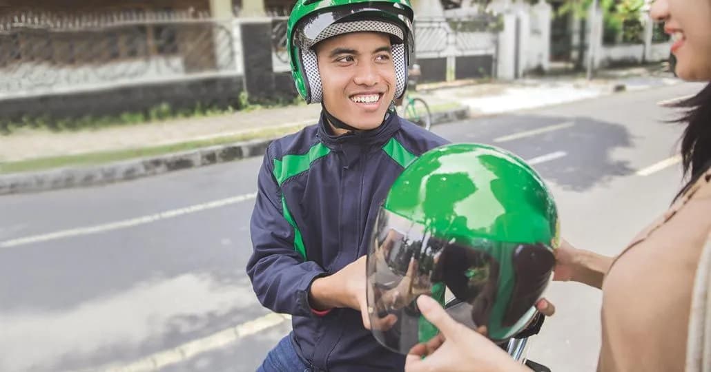 Panduan Menggunakan Helm saat Pandemi